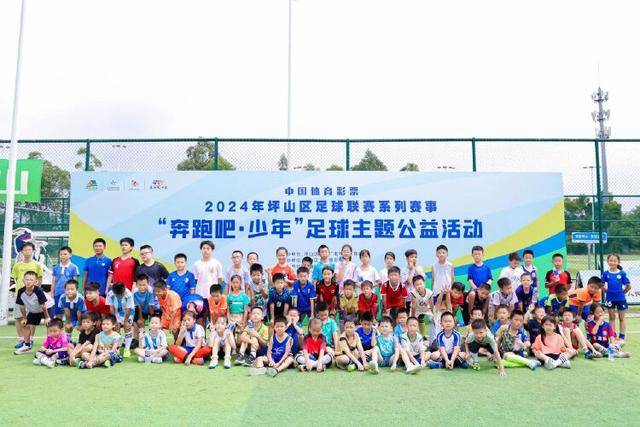 卢卡斯·埃尔南德斯头球助巴黎2-1逆转巴萨